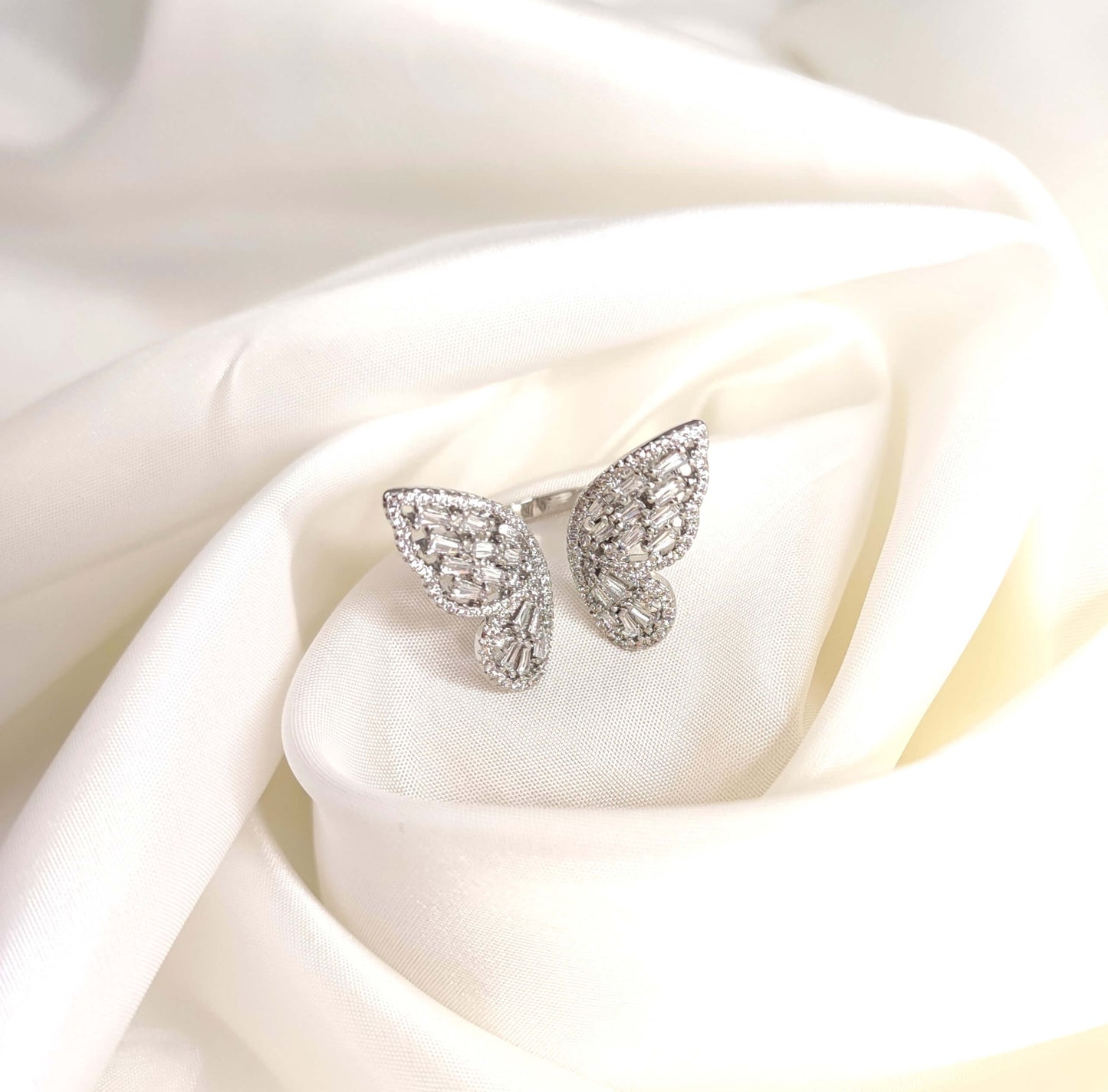 Butterfly ring with zircon stones