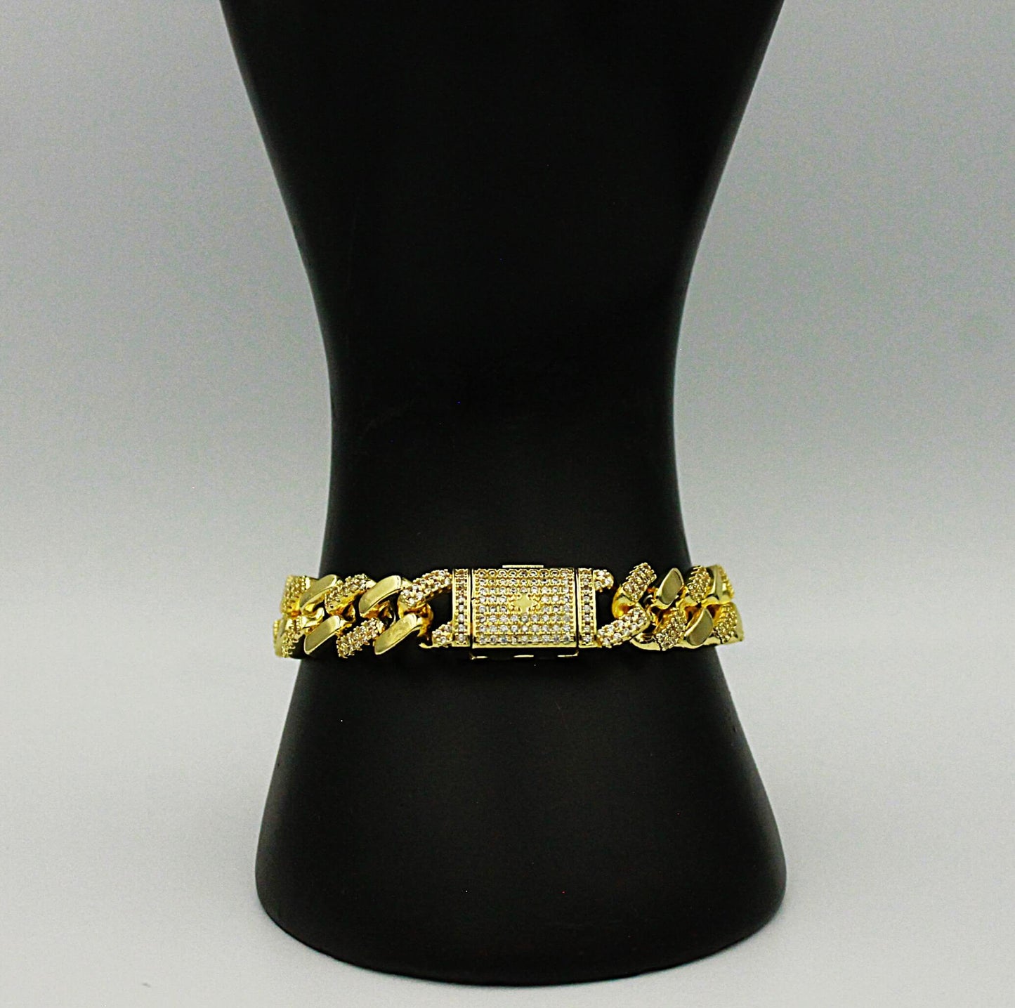 Zircon lock bracelet