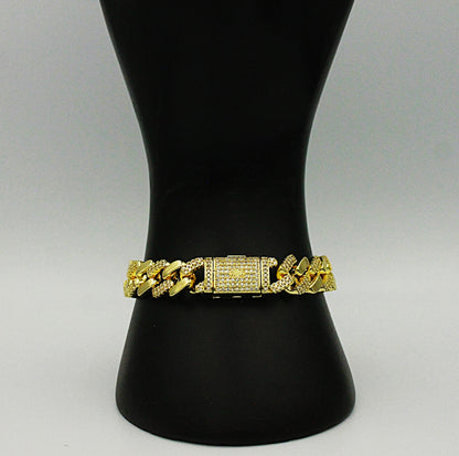 Zircon lock bracelet