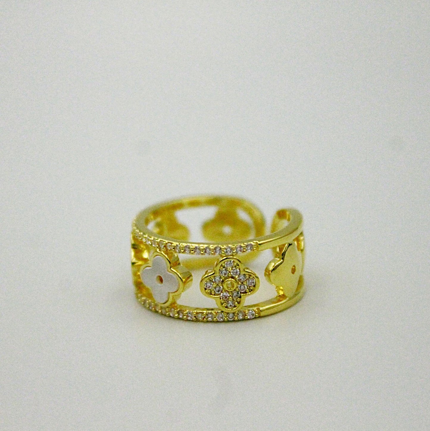 hollow clover ring