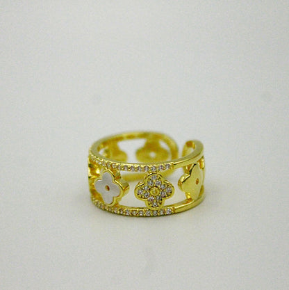 hollow clover ring