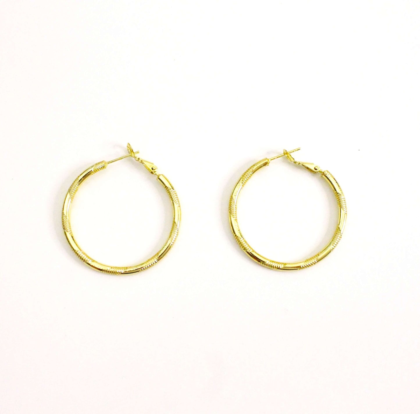 Fluted hoop earrings