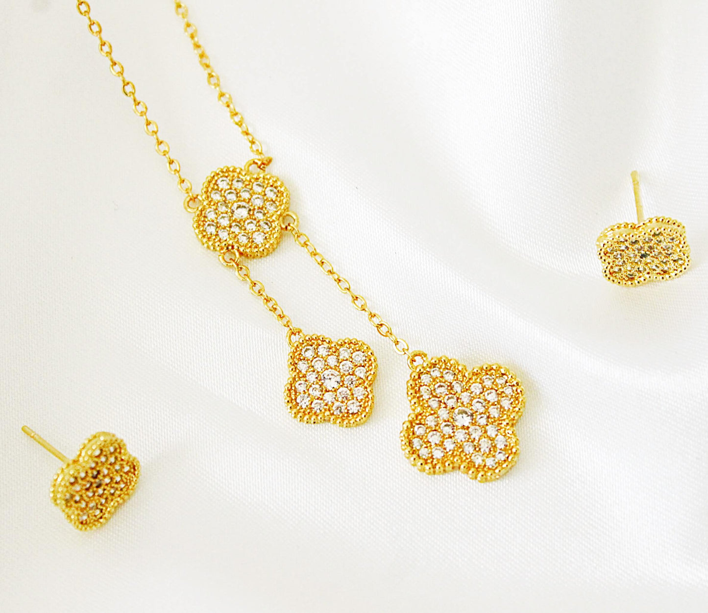 Clover flower set with zircon