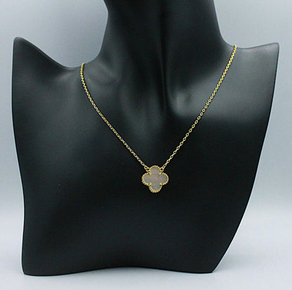 Single clover necklace