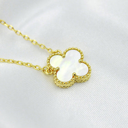 Single clover necklace